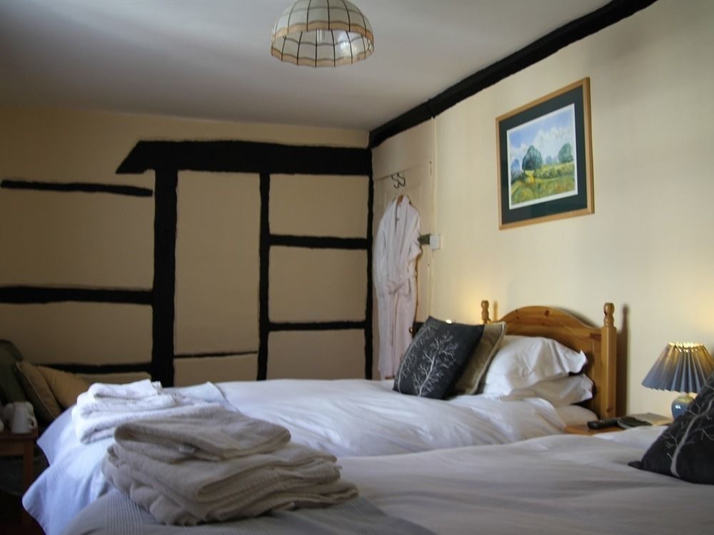 The Green Dragon Market Lavington Екстер'єр фото