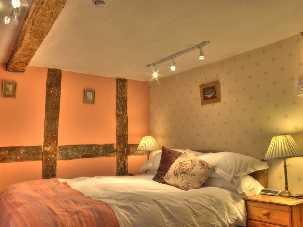 The Green Dragon Market Lavington Екстер'єр фото